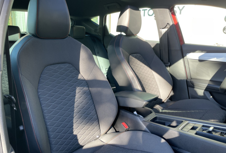 SEAT Leon 1.5 eTSI 150ch FR One DSG7 / Toit Ouvrant / Digital Cockpit / Led d'ambiance 