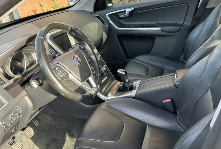 Volvo XC60 2.0 D3 Momentum business 150 cv 4x2 Distribution faite