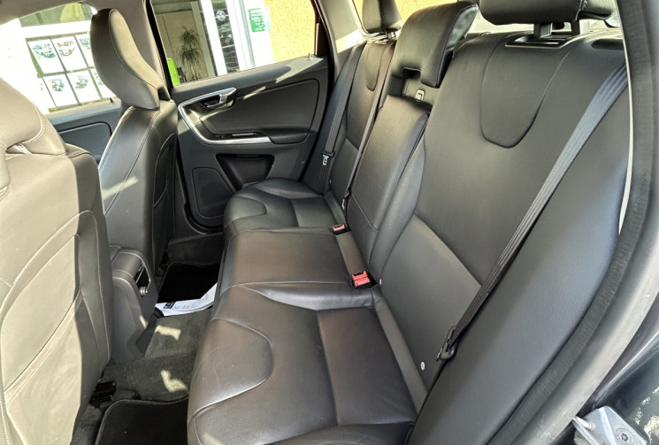 Volvo XC60 2.0 D3 Momentum business 150 cv 4x2 Distribution faite