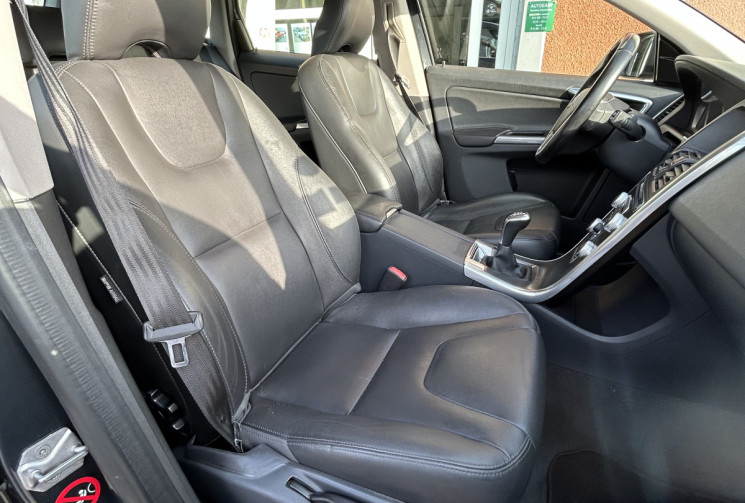 Volvo XC60 2.0 D3 Momentum business 150 cv 4x2 Distribution faite