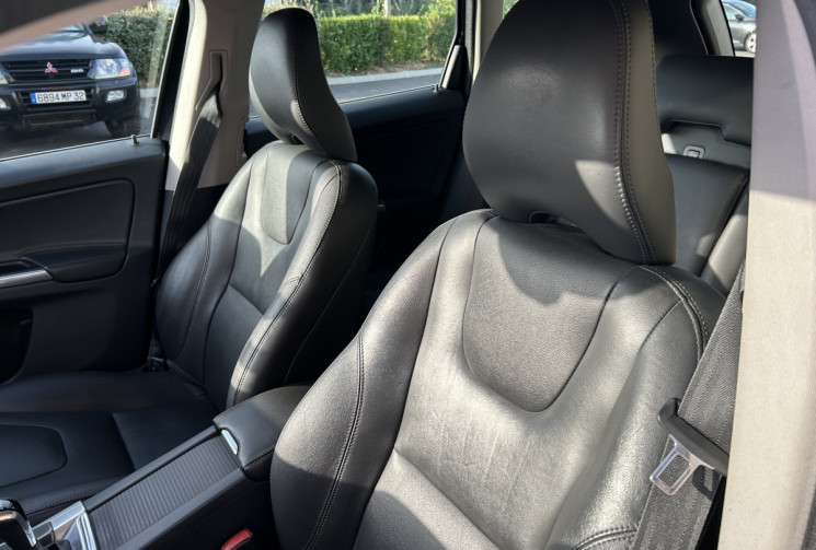 Volvo XC60 2.0 D3 Momentum business 150 cv 4x2 Distribution faite