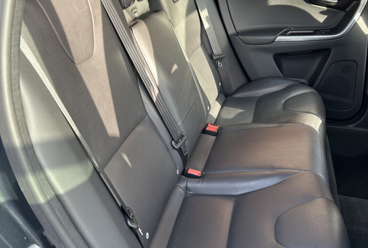 Volvo XC60 2.0 D3 Momentum business 150 cv 4x2 Distribution faite