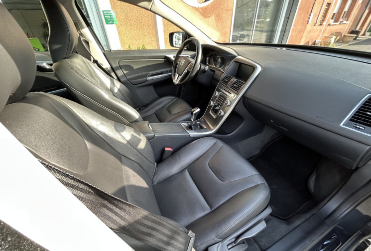 Volvo XC60 2.0 D3 Momentum business 150 cv 4x2 Distribution faite