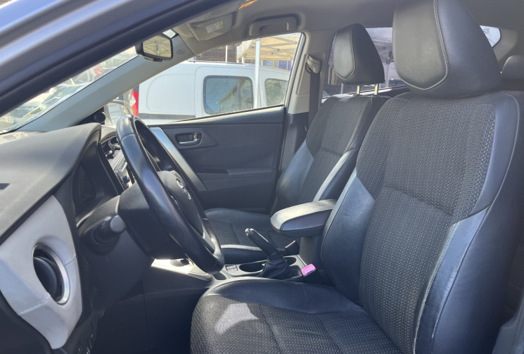 Toyota AURIS Essence/électrique 1.8 Hybrid  136 