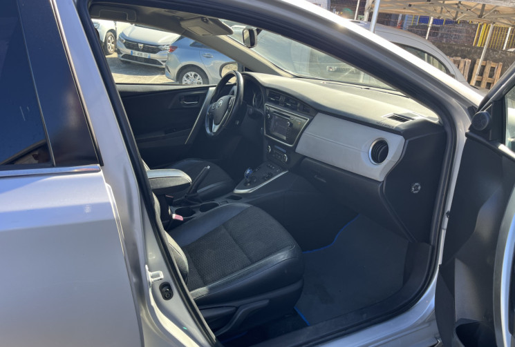 Toyota AURIS Essence/électrique 1.8 Hybrid  136 