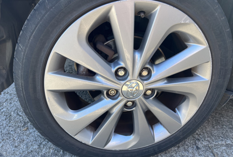 Toyota AURIS Essence/électrique 1.8 Hybrid  136 