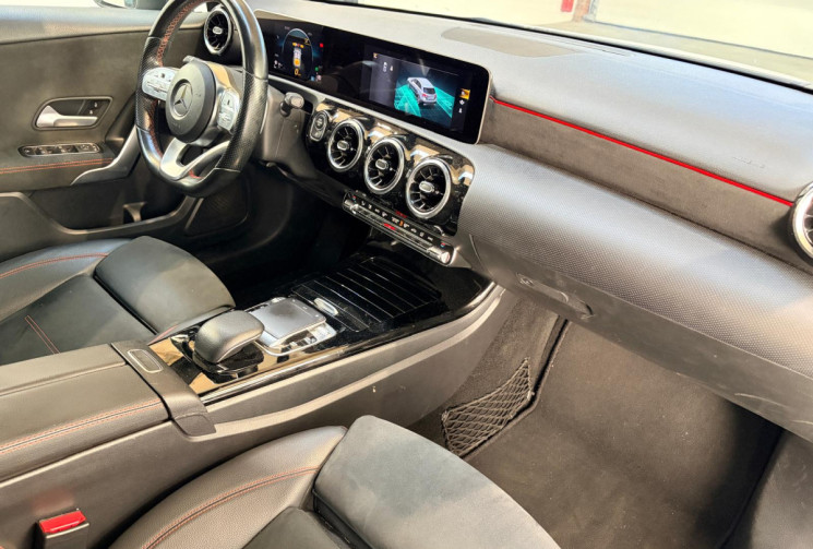Mercedes Classe A (IV) AMG LINE 180 CDi-TOIT OUVRANT-FRANCAISE-ENTRETIEN OK-BOITE AUTO