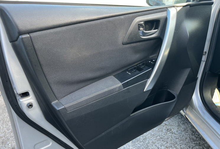 Toyota AURIS Essence/électrique 1.8 Hybrid  136 