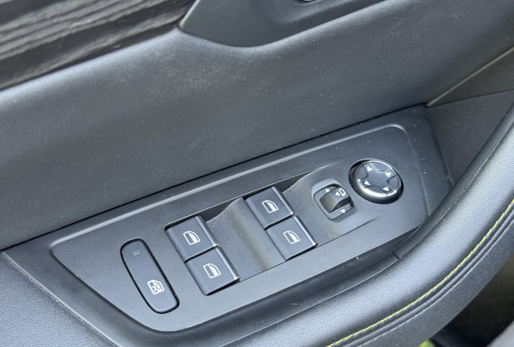 Peugeot 508 SW PSE 360 e-EAT8 HYBRID4 / Toit ouvrant / Focal / Full Options / Entretien complet