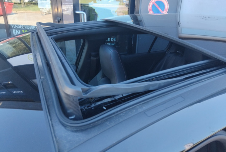 Mercedes Classe A 200 d 8G-DCT AMG Line - Suivi Mercedes - Toit Ouvrant 