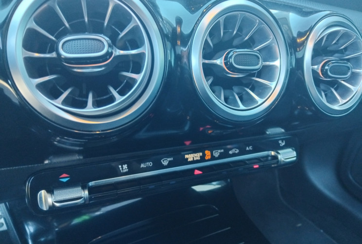 Mercedes Classe A 200 d 8G-DCT AMG Line - Suivi Mercedes - Toit Ouvrant 