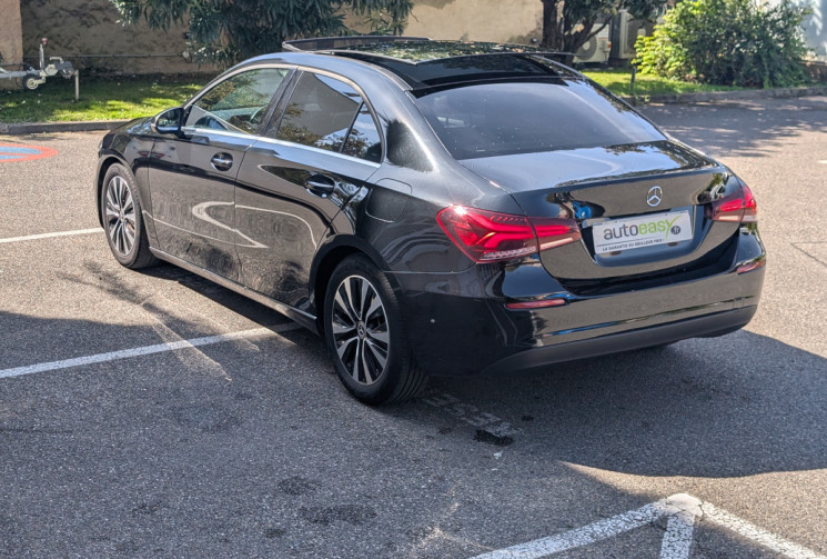 Mercedes CLASSE A BERLINE 200 1.3 163 ch Style / Toit Ouvrant / CarPlay / Eclairage d'ambiance