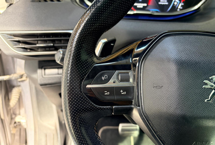 Peugeot 5008 HDI - GT 180 CV -EAT 6-TOIT OUVRANT + ATTELAGE