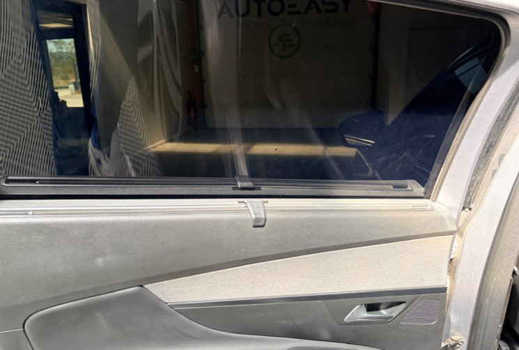 Peugeot 5008 HDI - GT 180 CV -EAT 6-TOIT OUVRANT + ATTELAGE
