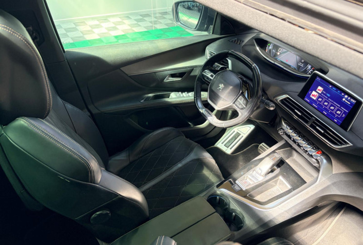 Peugeot 5008 HDI - GT 180 CV -EAT 6-TOIT OUVRANT + ATTELAGE
