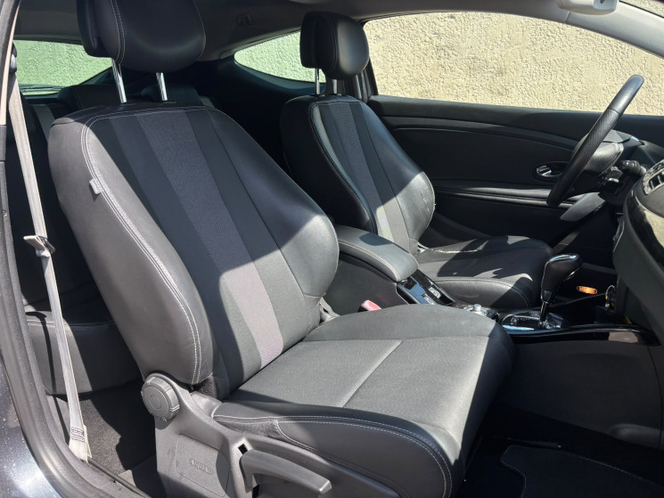 Renault Megane Coupe 1.5 dCi 110ch FAP Bose EDC boite auto / Gps / toit Ouvrant / suivi ok