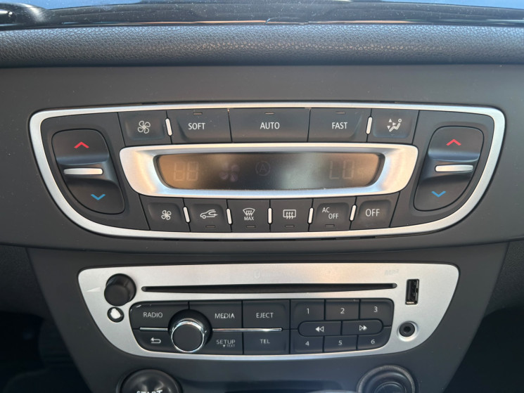 Renault Megane Coupe 1.5 dCi 110ch FAP Bose EDC boite auto / Gps / toit Ouvrant / suivi ok