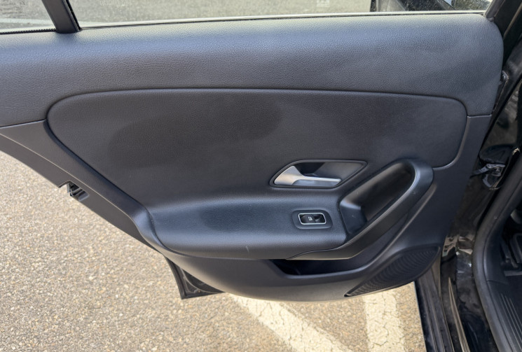 Mercedes CLASSE A BERLINE 200 1.3 163 ch Style / Toit Ouvrant / CarPlay / Eclairage d'ambiance