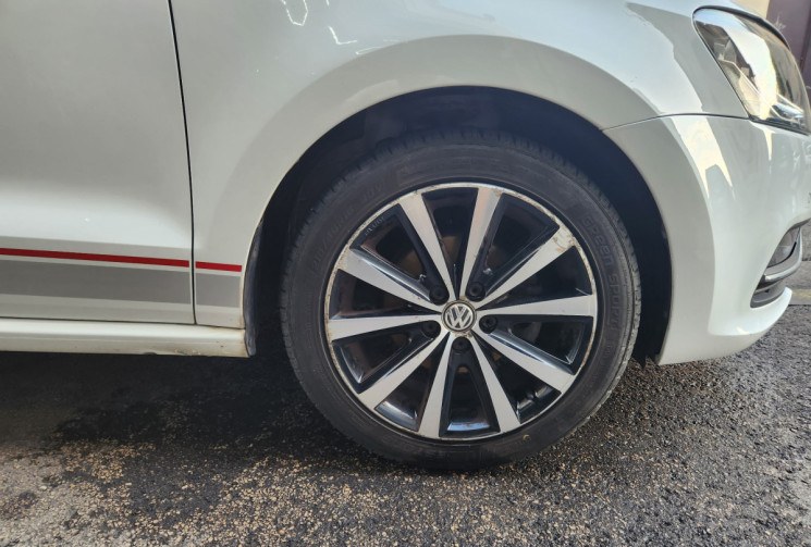 Volkswagen Polo beats V 5 portes 1.0 i 12V 60 cv Origine France 3em main / CAR PLAY / 