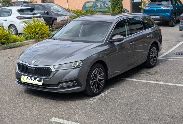 Skoda Octavia Combi 2.0 TDI 150 ch Style DSG7 / Attelage / CarPlay / Sièges chauffants / 1ère main