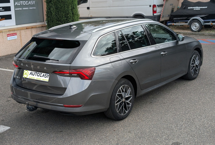 Skoda Octavia Combi 2.0 TDI 150 ch Style DSG7 / Attelage elec / 1ière main / Suivi SKODA