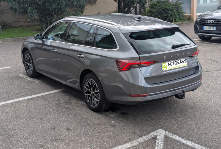 Skoda Octavia Combi 2.0 TDI 150 ch Style DSG7 / Attelage / CarPlay / Sièges chauffants / 1ère main