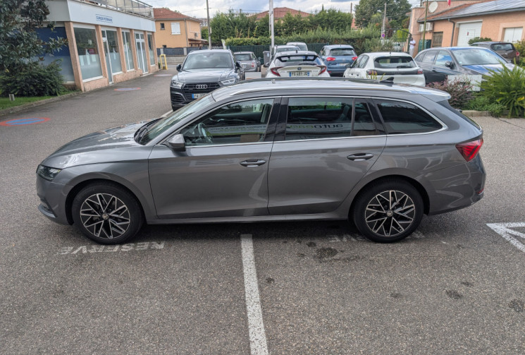 Skoda Octavia Combi 2.0 TDI 150 ch Style DSG7 / Attelage / CarPlay / Sièges chauffants / 1ère main