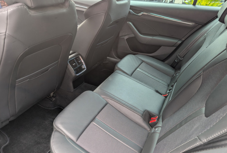 Skoda Octavia Combi 2.0 TDI 150 ch Style DSG7 / Attelage elec / 1ière main / Suivi SKODA