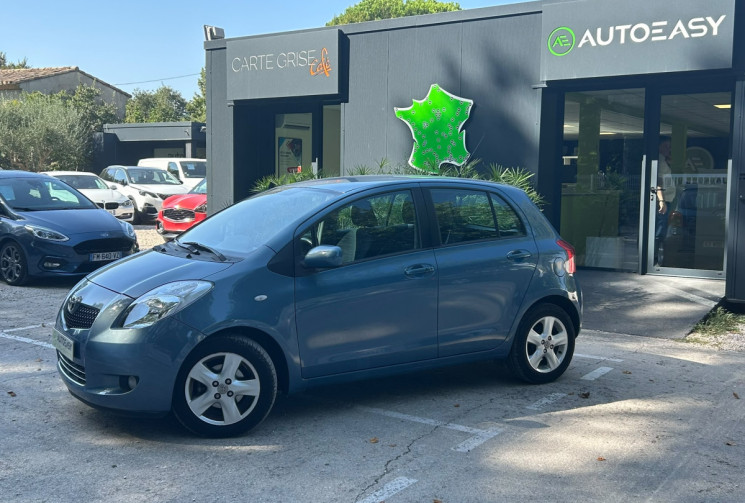 Toyota Yaris 1.3 VVTI 90 / 1ERE MAIN / SUIVIE TOYOTA