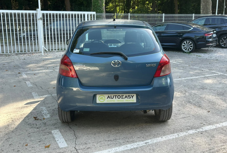 Toyota Yaris 1.3 VVTI 90 / 1ERE MAIN / SUIVIE TOYOTA