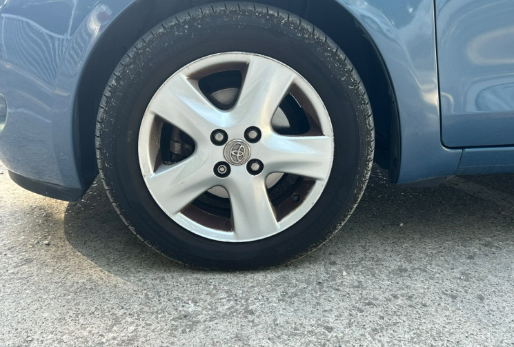 Toyota Yaris 1.3 VVTI 90 / 1ERE MAIN / SUIVIE TOYOTA