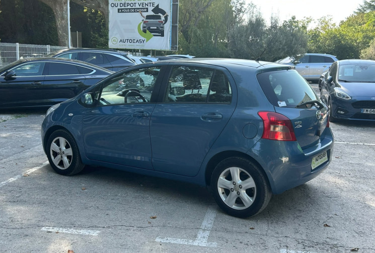 Toyota Yaris 1.3 VVTI 90 / 1ERE MAIN / SUIVIE TOYOTA