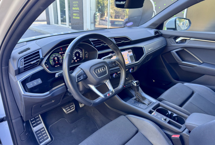 Audi Q3 SPORTBACK S-Line 45 TFSIe 245 S-tronic 6 / 1ere main / Hi-fi SONOS / Camera / Attelage / GPS