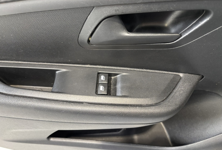 Peugeot 208 1.5 HDi 100 ch Active Pack / Suivi d’entretien complet