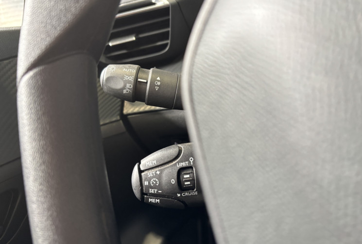 Peugeot 208 1.5 HDi 100 ch Active Pack / Suivi d’entretien complet