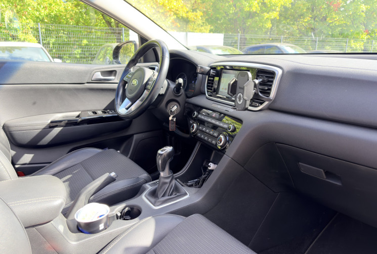 Kia Sportage 1.6 CRDI 115 ch Design-Apple Carplay-Caméra de recul-Suivis KIA-Attelage-Toit ouvrant