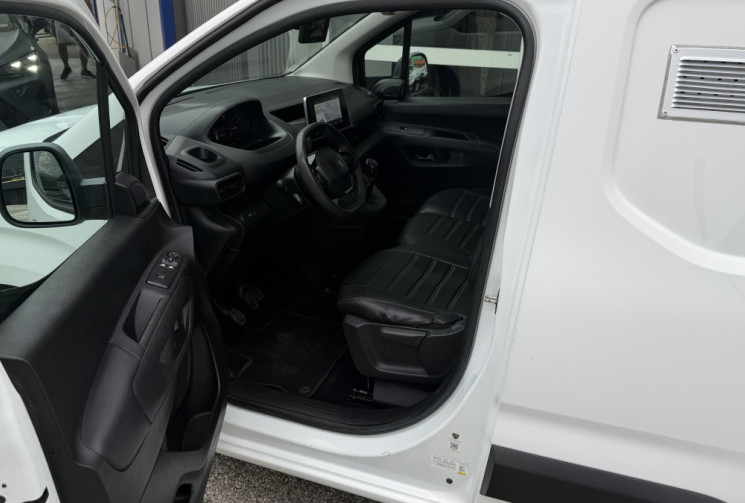 Peugeot Partner 1.5 HDI 100 finition ASPHALT 3 Places - TVA RECUPERABLE