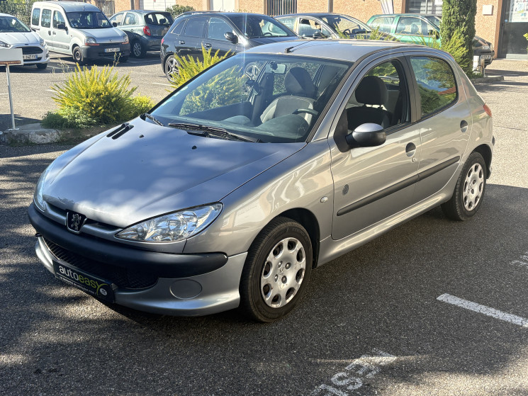 Peugeot 206 1.4 HDI 75 cv / Suivi Complet / Courroie de distribition 