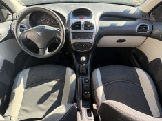 Peugeot 206 1.4 HDI 75 cv / Suivi Complet / Courroie de distribition 