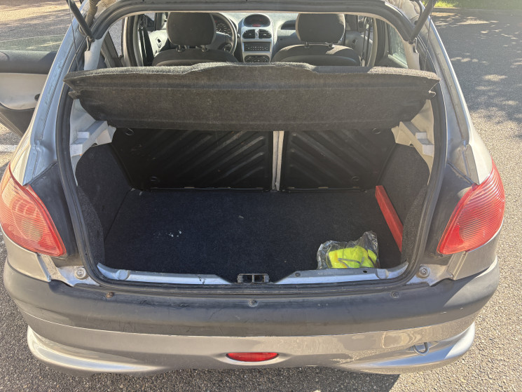 Peugeot 206 1.4 HDI 75 cv / Suivi Complet / Courroie de distribition 