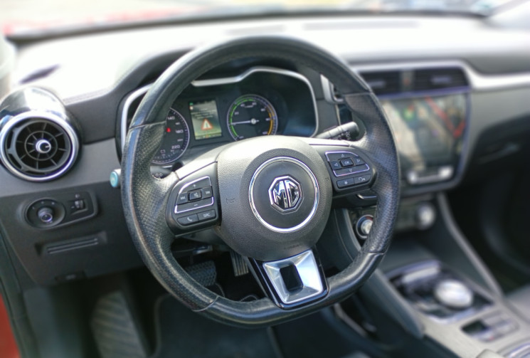 MG ZS  EV 44.5 kWh LUXURY - TOIT OUVRANT / SIEGES ELECTRIQUES CHAUFFANTS
