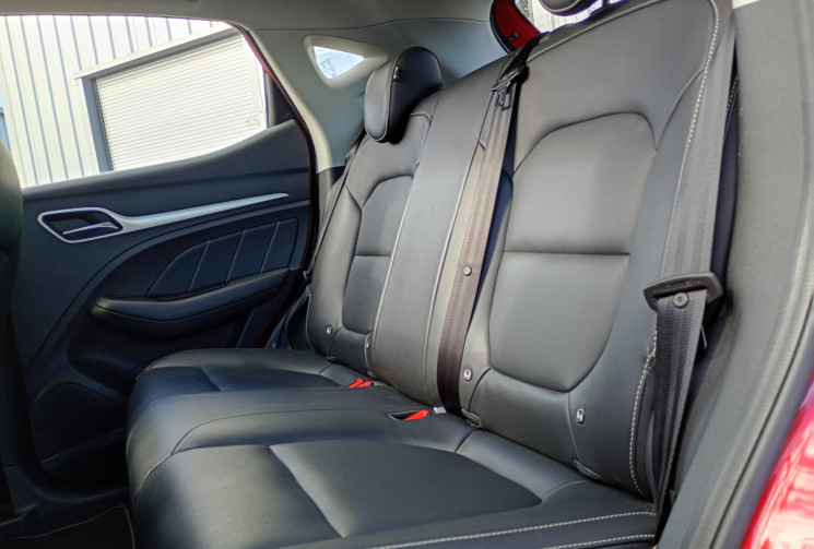 MG ZS  EV 44.5 kWh LUXURY - TOIT OUVRANT / SIEGES ELECTRIQUES CHAUFFANTS