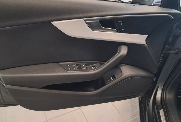 Audi A4  (8W2) 2.0 TDI 150 S line S tronic 7  - 2eme main - suivi entretien  - attelage - 