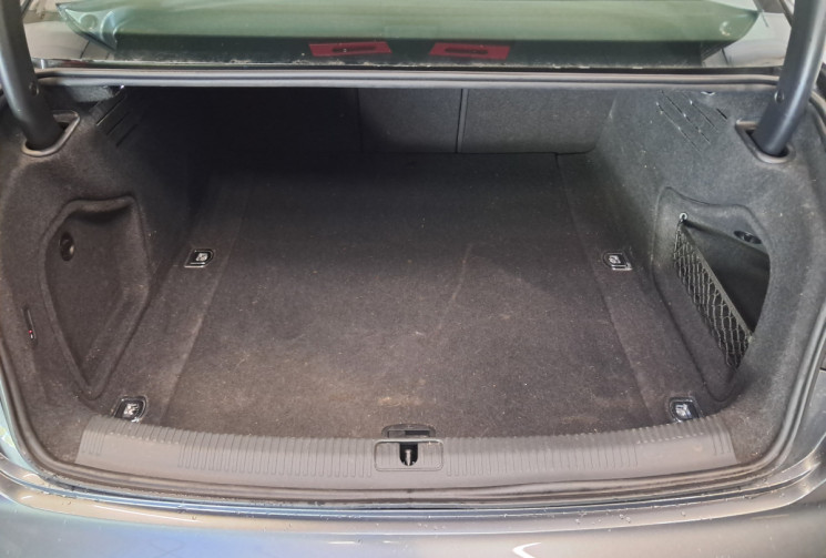 Audi A4  (8W2) 2.0 TDI 150 S line S tronic 7  - 2eme main - suivi entretien  - attelage - 