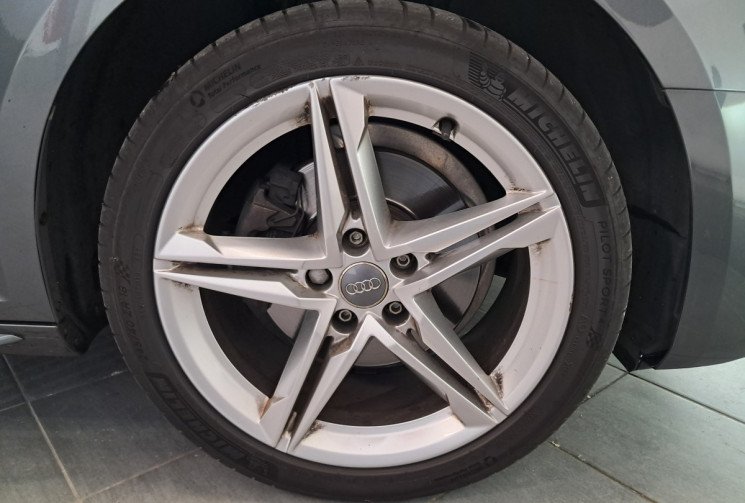 Audi A4  (8W2) 2.0 TDI 150 S line S tronic 7  - 2eme main - suivi entretien  - attelage - 
