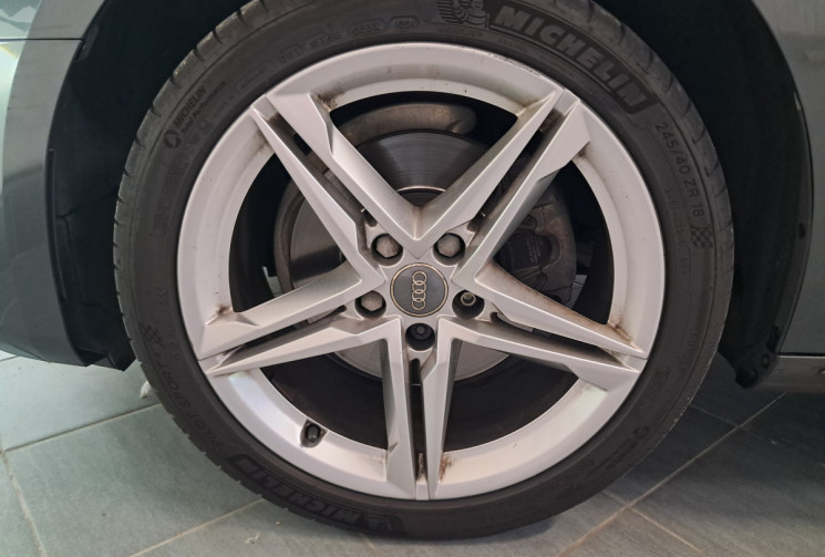 Audi A4  (8W2) 2.0 TDI 150 S line S tronic 7  - 2eme main - suivi entretien  - attelage - 