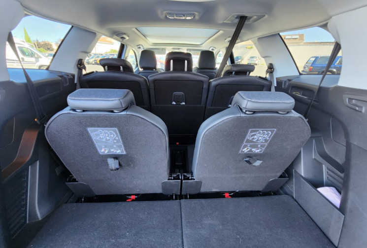 Peugeot 5008  II  1.5 130 / FINITION ALLURE / TRES BON ÉTAT / ENTRETIEN SUIVI / GARANTIE 12 MOIS