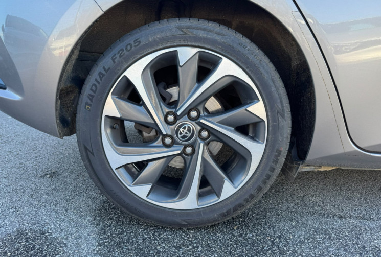 Toyota AURIS Phase 2 1.8 VVT-i HSD CVT 136CV DESIGN