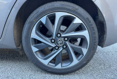 Toyota AURIS Phase 2 1.8 VVT-i HSD CVT 136CV DESIGN