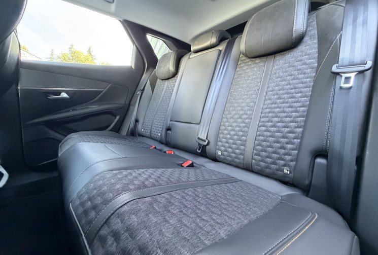 Peugeot 3008 HYBRID 225 CH ROAD TRIP E-EAT 8